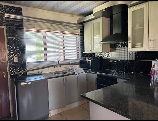 2 BEDROOM COMPLEX FOR SALE IN MONDEOR